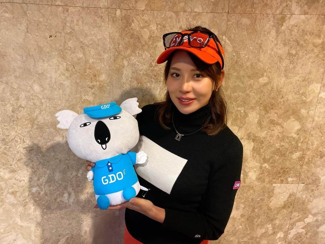 原田怜奈のインスタグラム：「こんにちわ❤︎ 先日、GDOダイヤモンド会員から抽選で選ばれた方（18名）と、各組6ホール、18ホールのラウンドご一緒させていただきました😌 とっても極寒でしたが、 楽しい一日でした🥺 ありがとうございました🥺 . . . . . #GDO  #女子ゴルフ #ゴルフ #GDOヤード」
