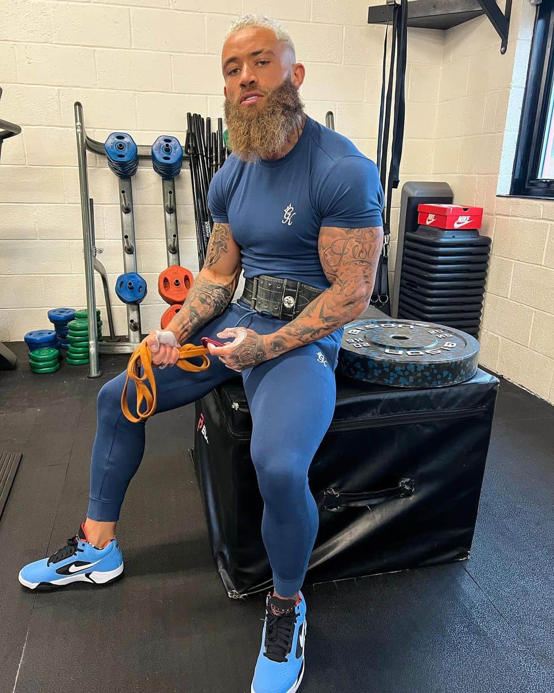 アシュリー・ケインのインスタグラム：「𝙏𝙤𝙙𝙖𝙮 𝙄 𝙬𝙞𝙡𝙡 𝙛𝙤𝙘𝙪𝙨 𝙤𝙣𝙡𝙮 𝙤𝙣 𝙩𝙝𝙞𝙣𝙜𝙨 𝙄 𝙘𝙖𝙣 𝙘𝙤𝙣𝙩𝙧𝙤𝙡 👇🏾  My words and actions 🗣  How I treat others 🤜🤛 The amount of effort I put in 🦁 How I take care of myself 🧡  Have a great weekend people and take control 💯」