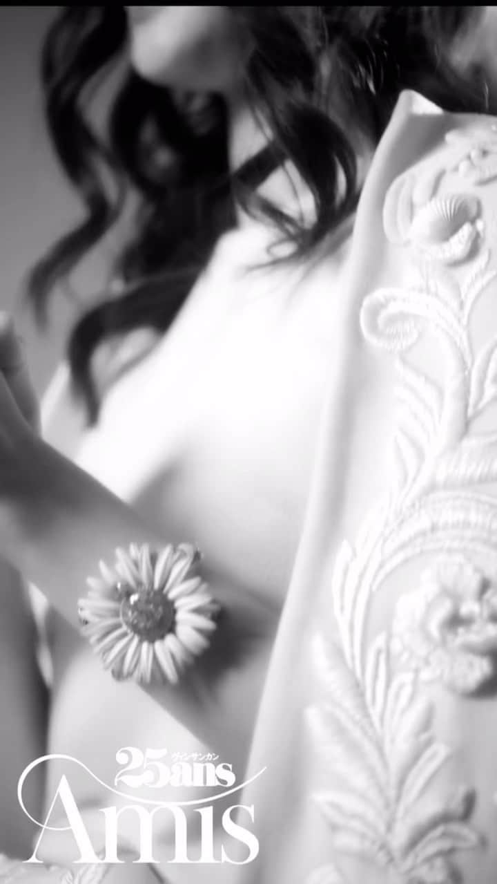 平山美春のインスタグラム：「今月号から25ans @25ansjp のアンバサダー🌼25ans Amis🌼として活動させていただいています✨ 個人インタビューページも公開されていますのでぜひご覧ください！ https://www.25ans.jp/society/influencer/a39422079/miharu-hirayama-220319/ . #25ans #25ansamis」