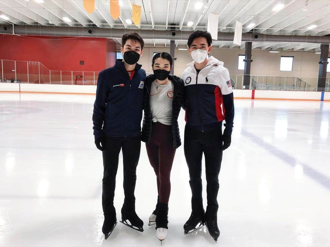 カレン・チェンさんのインスタグラム写真 - (カレン・チェンInstagram)「so proud of our journeys to get here. 2022 world champs here we go! 🙌」3月20日 2時53分 - karebearsk8