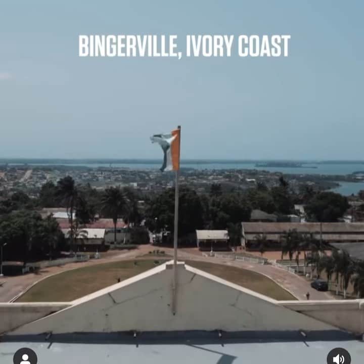 ディディエ・ドログバのインスタグラム：「« It’s about inspiring people, it’s about showing the way to the next generation »  Thank you @giantofafrica for building greatness. This community court opening at the Bingerville Orphanage was amazing!!!  GOA goal is to build 100 of these courts across the continent   I want to thank the President of the @afdb_group @dr._akinwumi_adesina for supporting these initiatives and being there at the opening in Bingerville with all the local authorities.  My Brother @dofficialmutombo thank you for being such a leader and bringing us, Africans,together.  @giantsofafrica look at the joy and the enthusiasm from these youths and orphans, it means the world to us  Pan Pan Paaaaaaaannnnn @giantsofafrica #BuiltWithin #OrpheilnatDeBingerville 🇨🇮🇨🇮」