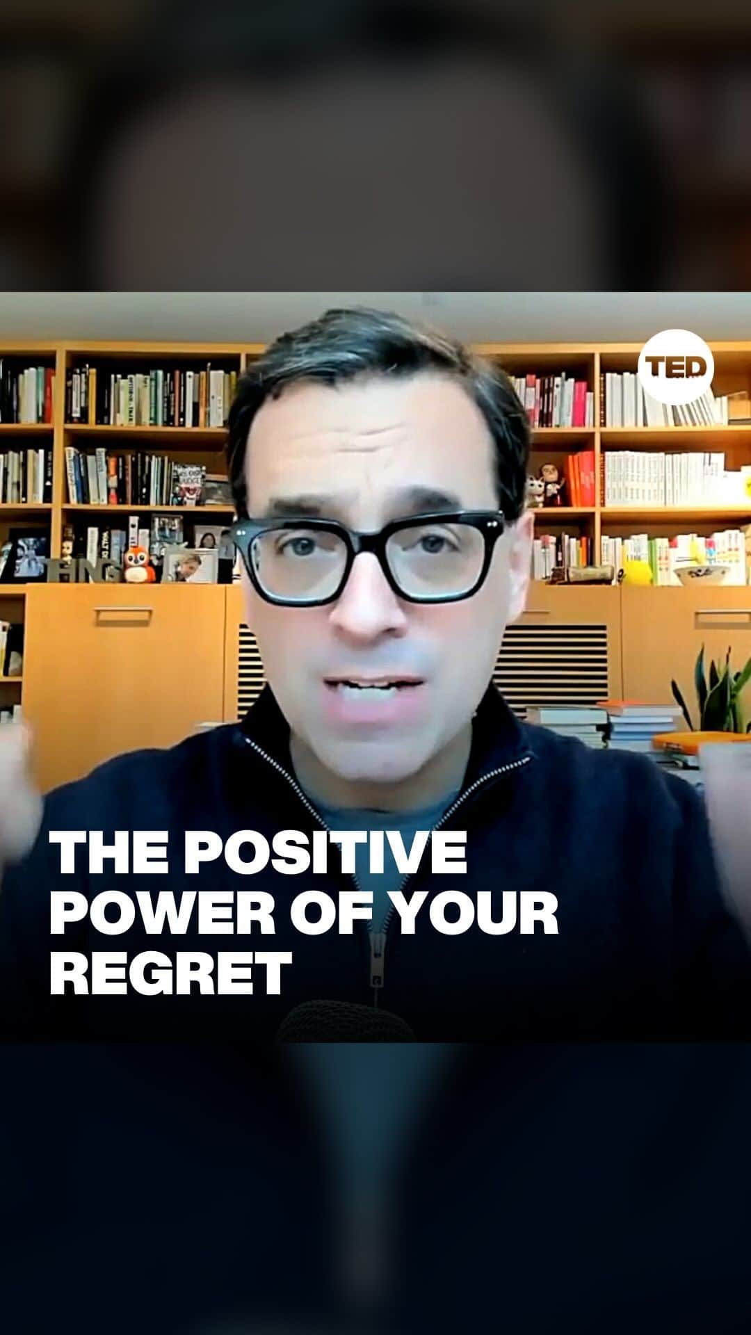 TED Talksのインスタグラム：「Do you have regrets? If you're a human living on Earth, you have more than a few. But what keeps us tossing and turning at night? For 2 years, writer Daniel H. Pink (@danielpink) sought out the answer to this question and surveyed 16,000 people around the world. He learned that most regrets fall into 4 distinct categories — foundational, boldness, moral and connection. And he came away from his research believing that rather than avoid your regrets, you would actually benefit from looking at them closely. Doing this can enhance your sense of meaning, improve your skills in decision-making and problem-solving, and focus on what matters most. In fact, studying your own regrets can, as he puts it, "give you direction to a life well-lived." Want to hear more about the different types of regrets and how you can face them head-on? Visit the link in our to watch the TED Membership conversation.」