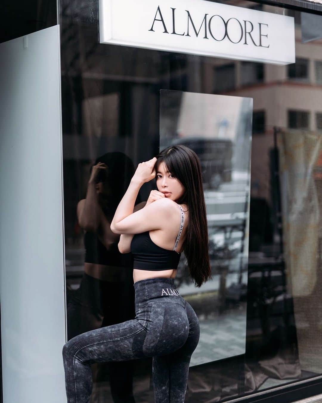 渋谷ゆりのインスタグラム：「【 #女性トレーナー募集 】 〝カラダに自信を、ジブンに愛を〟 持てる人を一緒に増やそう〜💪💓 @almoore_gym  ご応募はこちら↓ https://almoore.jp/blogs/recruit/recruit-trainer  #ALMOORE #ALMOOREGYM」