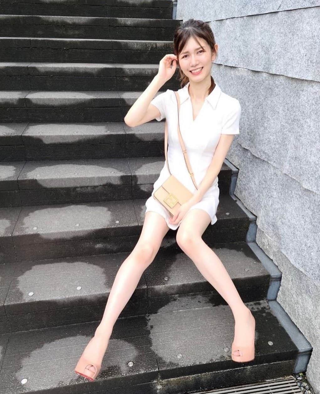 のインスタグラム：「🧸 最近東北で地震たくさん起きてるね😵‍💫  いつどこで何が起きるか分からんから 非常用防災グッズをぽちったよ👆  一人暮らしだから準備するまでもなぁ〜と、 まぁなんとかなるでしょー！って今まで思ってたけど、 一人暮らしだからこそ、誰も助けてくれないから 自分を守るためのグッズが必要だよね🙄  私本当に楽観的な人間だから、年を重ねて 段々普通の人間の考え方に近づいてきた気がする🤭  自分の身は自分で守ろう！  .  #吹田#生足 #脚 　#モデル体型　#ルブタン　#細身　#スレンダー　#slender #高身長女子コーデ　#ミニワンピ　#ミニワンピース　#ポロシャツ #ポロシャツコーデ #ポロシャツ女子 #エイチアンドエム　#韓国ファッションコーデ #韓国ファッション通販 #韓国服 #スタイル抜群　#スタイルアップ　#スタイルアップコーデ #小顔　#脚長　#痩せる方法 #痩せ　#ボディケア　#ボディ #ナイスバディ　#nicebody #体型」