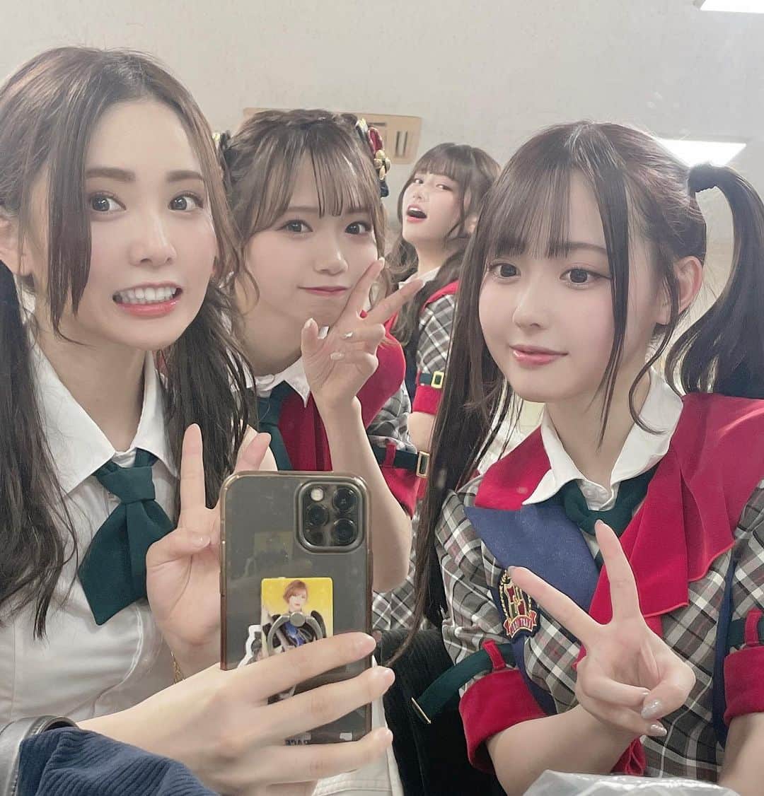 西村歩乃果のインスタグラム：「写真撮ってるとみんな映ってくるのかわちい。  iDOL Garden2022 SHIBUYA TSUTAYA  ありがとうございました😊  アイドル人生残りわずかなので、 今しかできないツインテールしました。  見納めください。  #ラストアイドル　 #フェス」