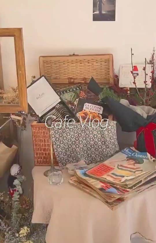 ユジョンのインスタグラム：「성 사장네 가게 도와주러 다녀온 날 🥖🤎 👉🏻 https://youtu.be/_zxaA42rJYo」
