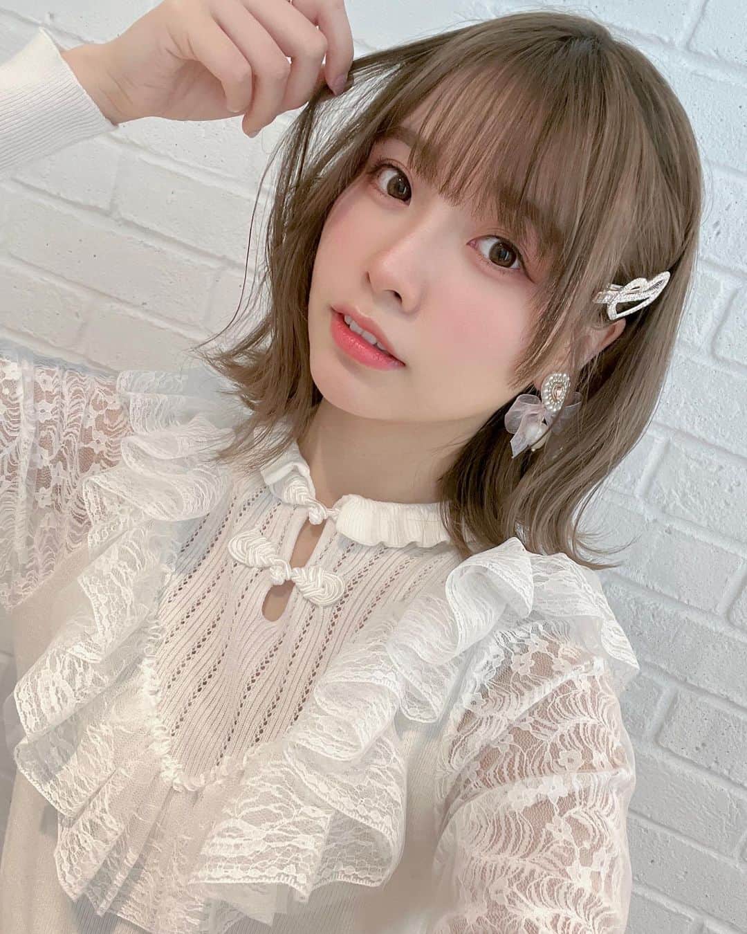 Liyuu（リーユウ）さんのインスタグラム写真 - (Liyuu（リーユウ）Instagram)「🤍1st ALBUM『Fo(u)r YuU』発売記念配信イベント ありがとうございました☺️☺️☺️  今日の衣装もお気に入り💓 そして髪色先週からなんですけど、みんな気づいた...？ どうかな🤭  #liyuu_fouryuu」3月19日 20時15分 - koi_liyuu