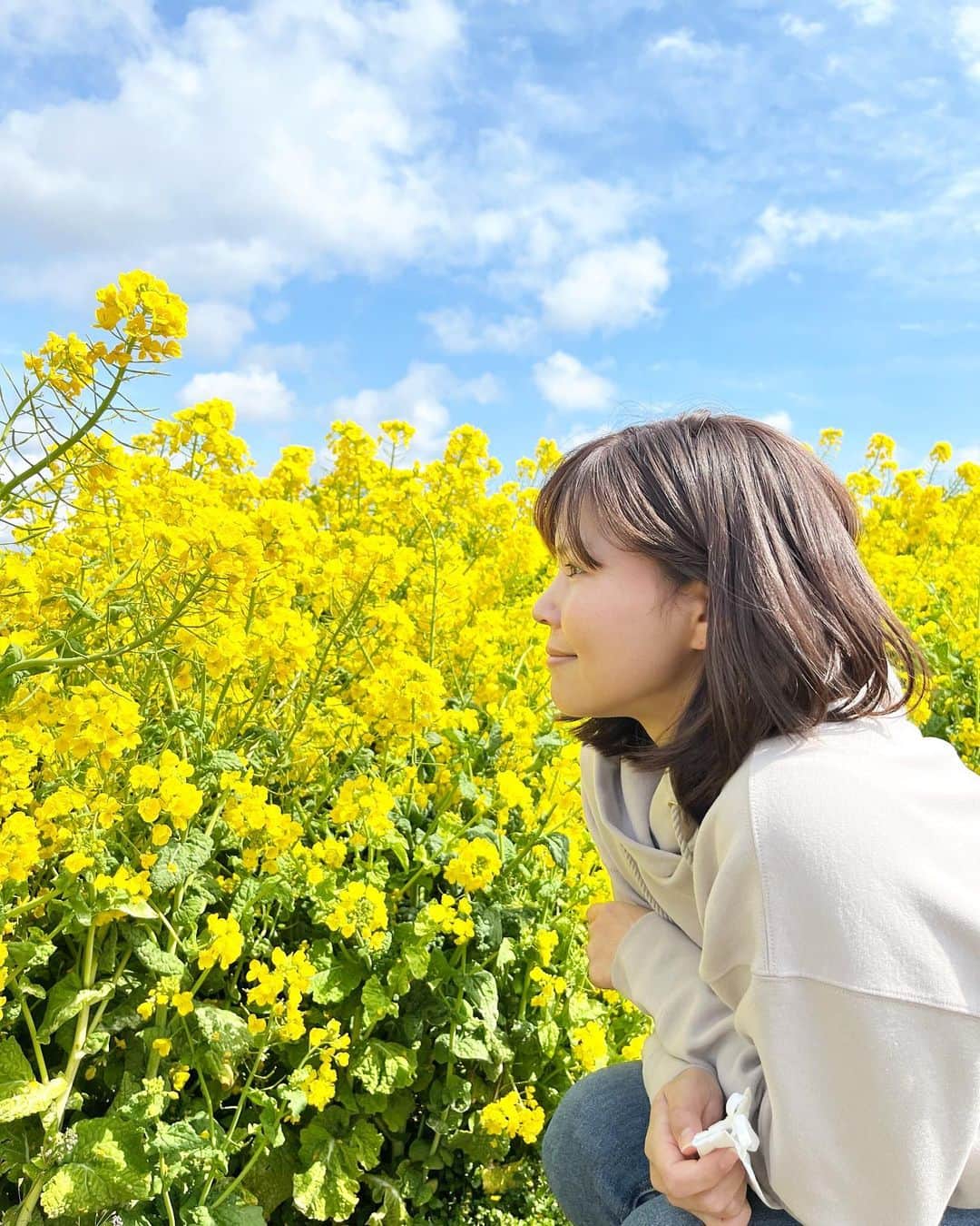 尾崎里紗のインスタグラム：「菜の花🌼 ⁡ ⁡ ⁡ ⁡ ⁡ #headboom #glico#powerproduction #head#headtennis_official#headjapan#teamhead #stchristopher#セントクリストファー#センクリ#テニック #株式会社タイド#TIDE. #gram3#グラムスリー #エステ#tbc_aesthetic#エステティックtbc #尾崎里紗#risaozaki #tennis#tennisplayer#テニス#fitness」