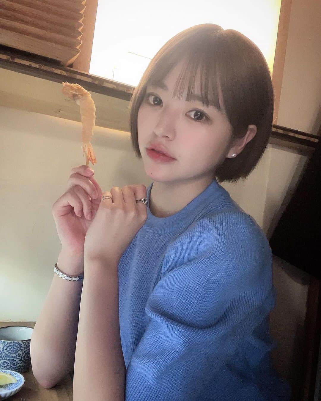 のインスタグラム：「先日、茅場町にある串処小林さんへ🍽🍺#串処小林　@kushikoba  衣着揚々コース✨ 串揚げは衣がさっぱりしてて凄く食べやすくて〆の土手煮も最高に美味しかった🥹🍚💞 店内もカウンター席メインで雰囲気良かったから女性客多かったなぁ(˶ˆ꒳ˆ˵)✨また行きたい🙈」