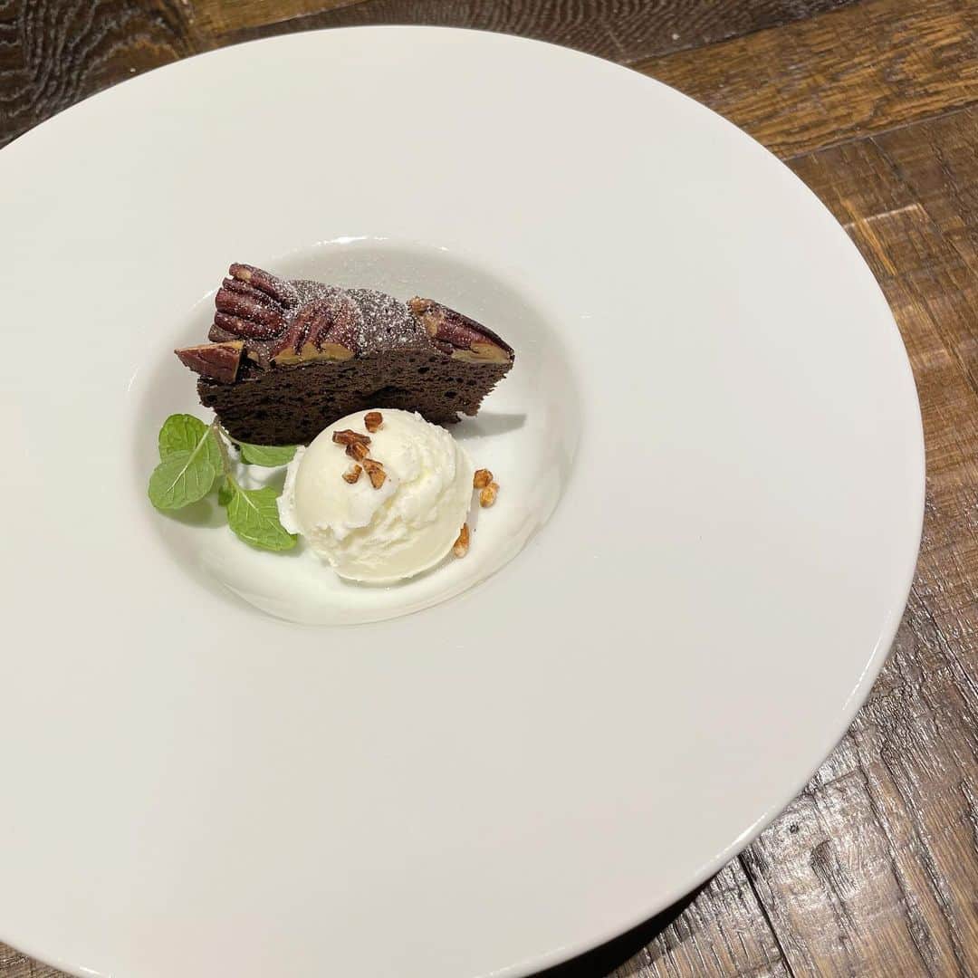 杉浦みずきのインスタグラム：「京都ランチ🤍 #イカリヤ食堂」