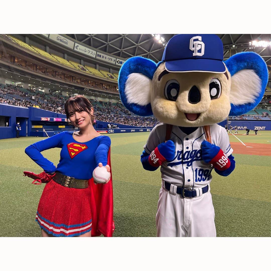 桃月なしこさんのインスタグラム写真 - (桃月なしこInstagram)「初めての始球式〜 いっぱい練習したし絶対ストライクいける！って思ってたのに、マウンド立ったら緊張しすぎて足震えて大暴投しちゃっためちゃくちゃ悔しいリベンジしたい😭  始球式のためにはじめてキャッチボールやったけど超楽しかったのでこれからもプライベートでやりたい誰か相手してください  #桃月なしこ #なしこたそ #始球式 #中日ドラゴンズ #dragons」3月19日 21時01分 - nashiko_cos