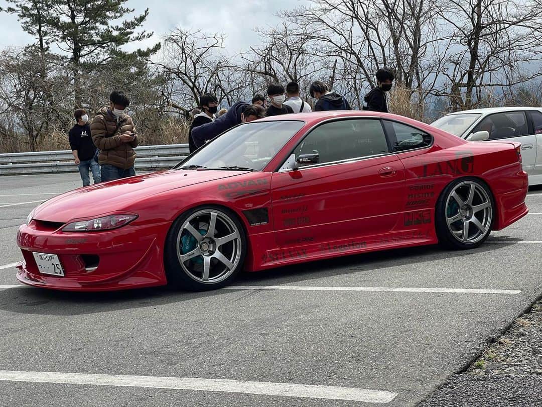青木龍一のインスタグラム：「SR HERITAGE 2022 久々の15で行って参りました！  沢山のシルビア　SRオーナーの集まりで感じたのは 皆それぞれ「俺の愛車が1番だ」と思う熱！ 愛がある車だから愛車なんですね  個人的には400台オーバー集まりましたが、やっぱり俺の15が1番だな〜笑  #エスヘリ　#srheritagejapan  #s15  #愛車」
