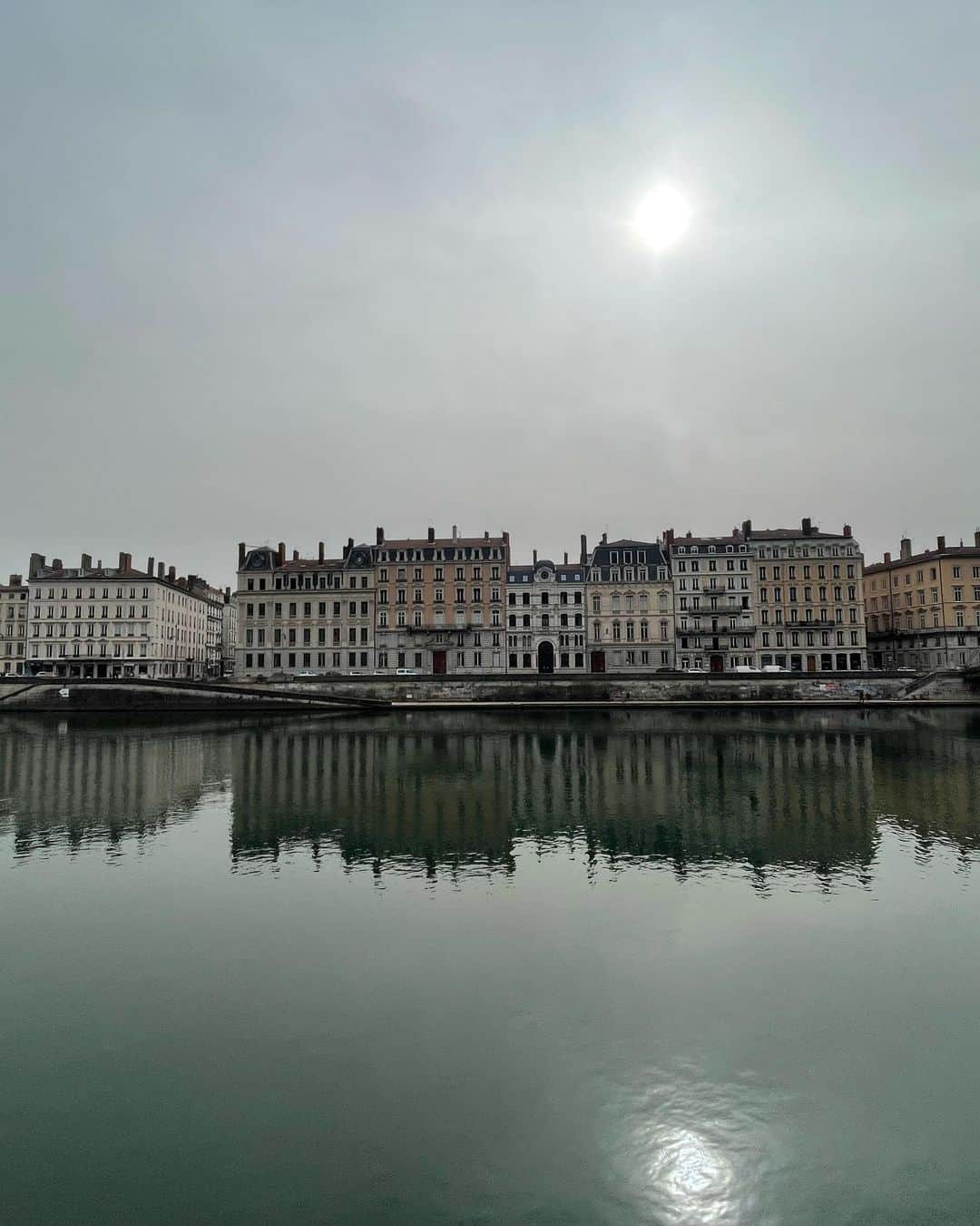 和田彩花さんのインスタグラム写真 - (和田彩花Instagram)「Je suis allée à Lyon pour voir mon amie.  J’ai regardé la Basilique Notre-Dame de Fourvière, Théâtre Romains, musée des Beaux-arts de Lyon. Et aussi Vieux Lyon. C’est belle ville.  Et j’ai mangé du(?) saucisson chaud. C’était très très bon. J’adore ça !  Lyonnais est très gentils !! Merci beaucoup Lyonnais.」3月19日 21時17分 - ayaka.wada.official