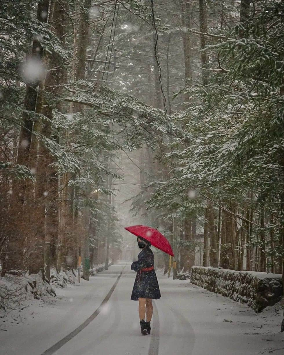 泉ひかり（パルクール）のインスタグラム：「☂☃  📸 @rifa_vc   #軽井沢 #japan #nagano #trip #girlstrip #snow #travel #nightsky #goodnight  #instagood #instatraveling #instatravel #instatrip #triphoto」