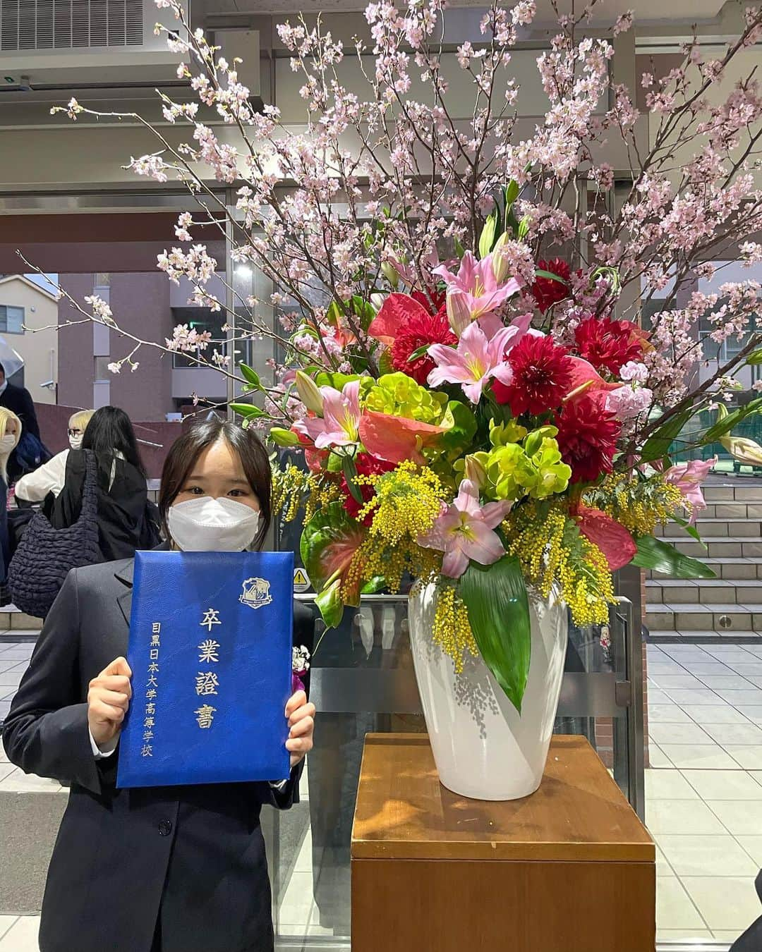 金戸凜のインスタグラム：「高校卒業しました🌸🎓 ・ ⁡いろんなことがあったこの３年間、全てが今の私に繋がっています。 ⁡支えてくれた皆さんありがとうございました🥰 ・ #目黒日本大学高等学校 #卒業 #HappyGraduation #2022」