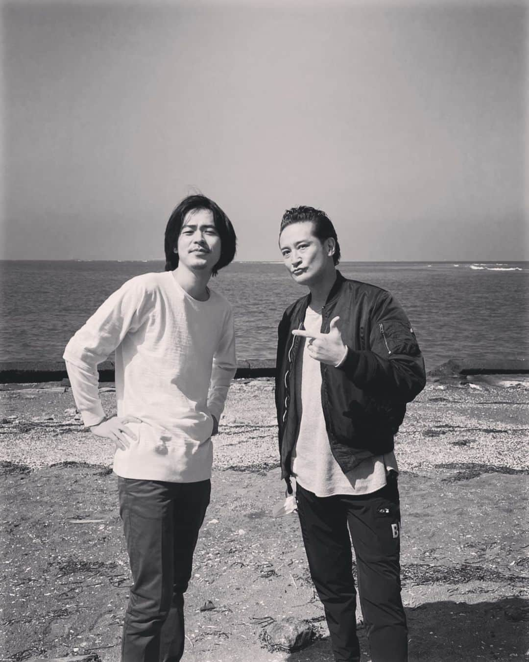 逃亡医Fさんのインスタグラム写真 - (逃亡医FInstagram)「#フジキングと拓兄こと #成田凌さんと松岡昌宏さん💜 #まるで兄弟のように #仲良くなりました👍 #撮影が終わっても #きっとちょいちょい #会うことがあるんだろうな😊 #かけがえのない出会いに乾杯🍻 #逃亡医F #衝撃の最終話 #あと30分」3月19日 21時30分 - toubouif_ntv