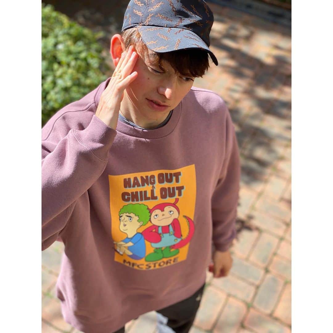 のインスタグラム：「"hang out & chill"  今父と一番したいことですね^_^  The pain. The frustration. The reality of not being able to be by his side while he fights🤢」
