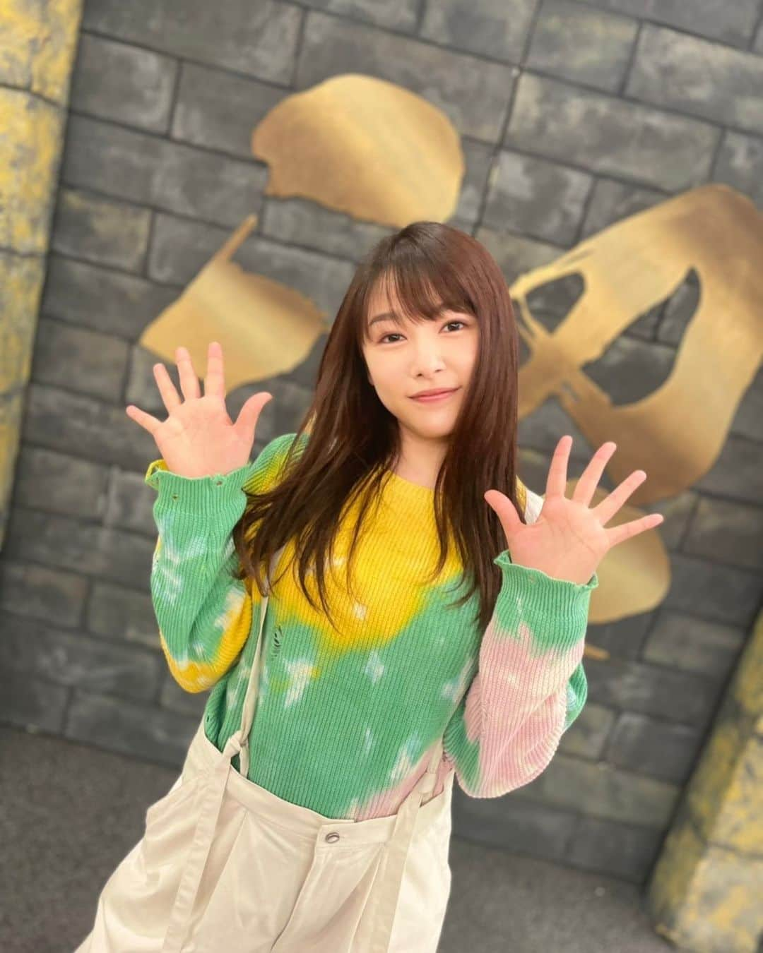 桜井日奈子さんのインスタグラム写真 - (桜井日奈子Instagram)「お知らせです。 NHKEテレ「沼にハマってきいてみた」MCを卒業することになりました  番組自体がリニューアルされるので、3年半ご一緒させていただいた サバンナの高橋さん、松井愛莉ちゃん、3人揃って卒業です  私は高橋さんと、毎週月曜日の生放送回を担当させていただきました。 3年半、毎回緊張していました。  明後日の最後の生放送も、きっととてつもなく緊張すると思います。  最後の放送は、MC陣がそれぞれハマりたい沼をお届けします。  私は歌うま沼にハマりたいということで、一曲、ハマったさんと歌を披露させていただきます🎤  生放送で歌うなんて、初めてです。 震えますが、 これまで番組で取り上げたすべての沼に、感謝を込めて歌わせていただきます！  一緒に盛り上がってくれると嬉しいです！  #沼にハマってきいてみた  #nhk沼  #残酷な天使のテーゼ  #ありがとう全てのハマったさん」3月19日 21時49分 - sakurai.hinako_official