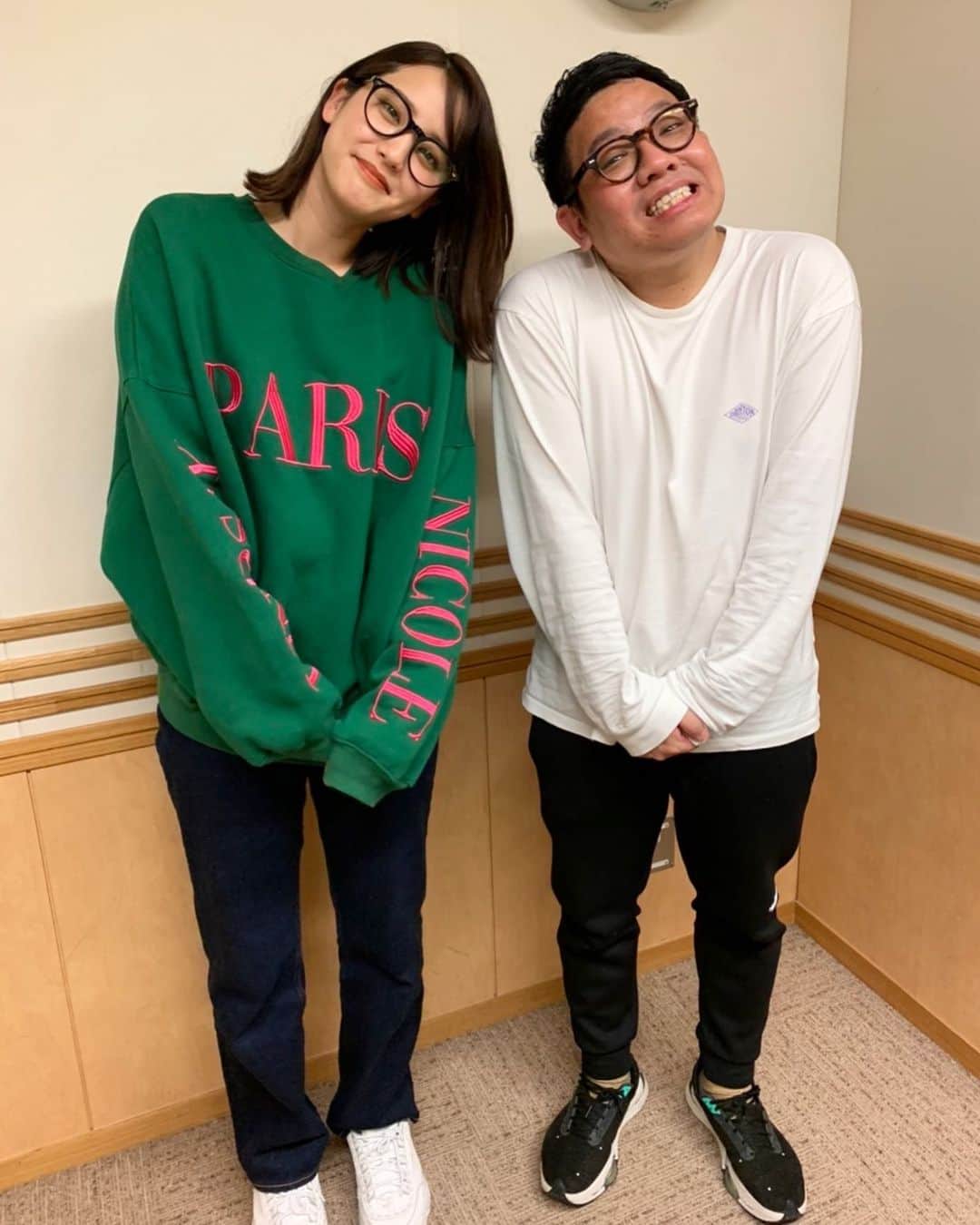 山崎紘菜のインスタグラム：「📻 昨晩放送の文化放送「ミキの深夜でんぱ！」 ゲストとしてお邪魔させて頂きました！ にぃにぃとの久しぶりの再会でした！ お聴き逃しの方はぜひradikoで😳 #ミキの深夜でんぱ  #文化放送 #PARISって書かれたパーカー着てったら #パリミキさんに #媚びてる感じになった #はずい」