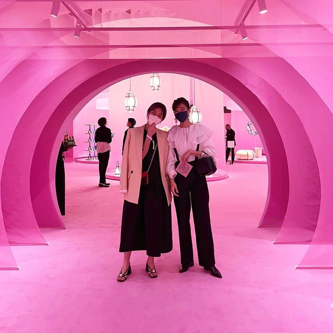 ayu kagawaさんのインスタグラム写真 - (ayu kagawaInstagram)「神戸の新しくなった @louisvuitton のreceptionへ🌙✨ 別会場の展示ブースの世界観がとても可愛いかった💗  @masacoshonaka との夜のお出掛けも楽しすぎて。。😉🌙♡  🎈本日3/19日open @louisvuitton  #LVkobe #louisvuitton」3月19日 22時32分 - ayuyunyun