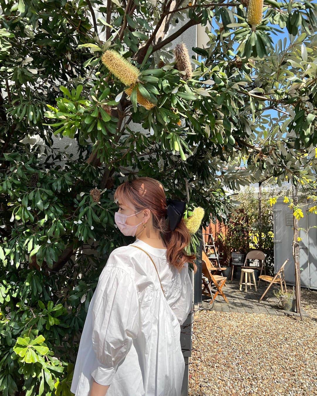 のインスタグラム：「夏っぽい🌞 ...＊ ribon @mistletoe24_official  pierce @lunarme_official  blouse @milaowen_snap」