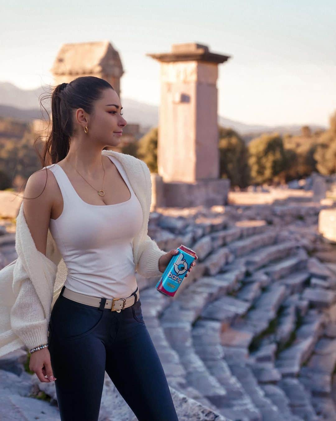 ヘルガ・ラブケティのインスタグラム：「One of my favorite places 😇🙏 I always feel refreshed after visiting it @BangEnergy   Follow the inventor of Bang: @BangEnergy.CEO   #EnergyDrink #BangEnergy」