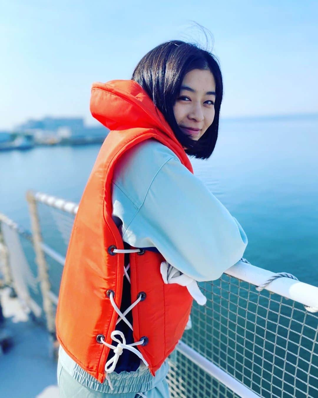 逃亡医Fのインスタグラム：「#海に帰った美香子こと #森七菜さん #冬の暴風吹き荒ぶ日本海と違い #穏やかな春先の太平洋 #森七菜さんの笑顔は #最後までみんなの太陽として #ポカポカと明るく照らしてくれました🌞 #その存在に感謝です‼️ #お疲れ様でした😊」