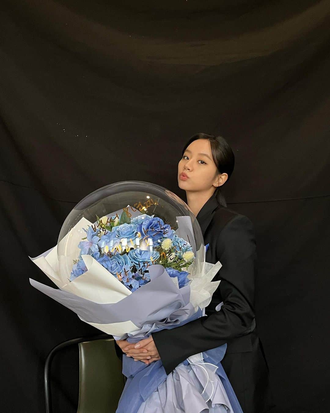 ヘリ のインスタグラム：「8년째 💙」