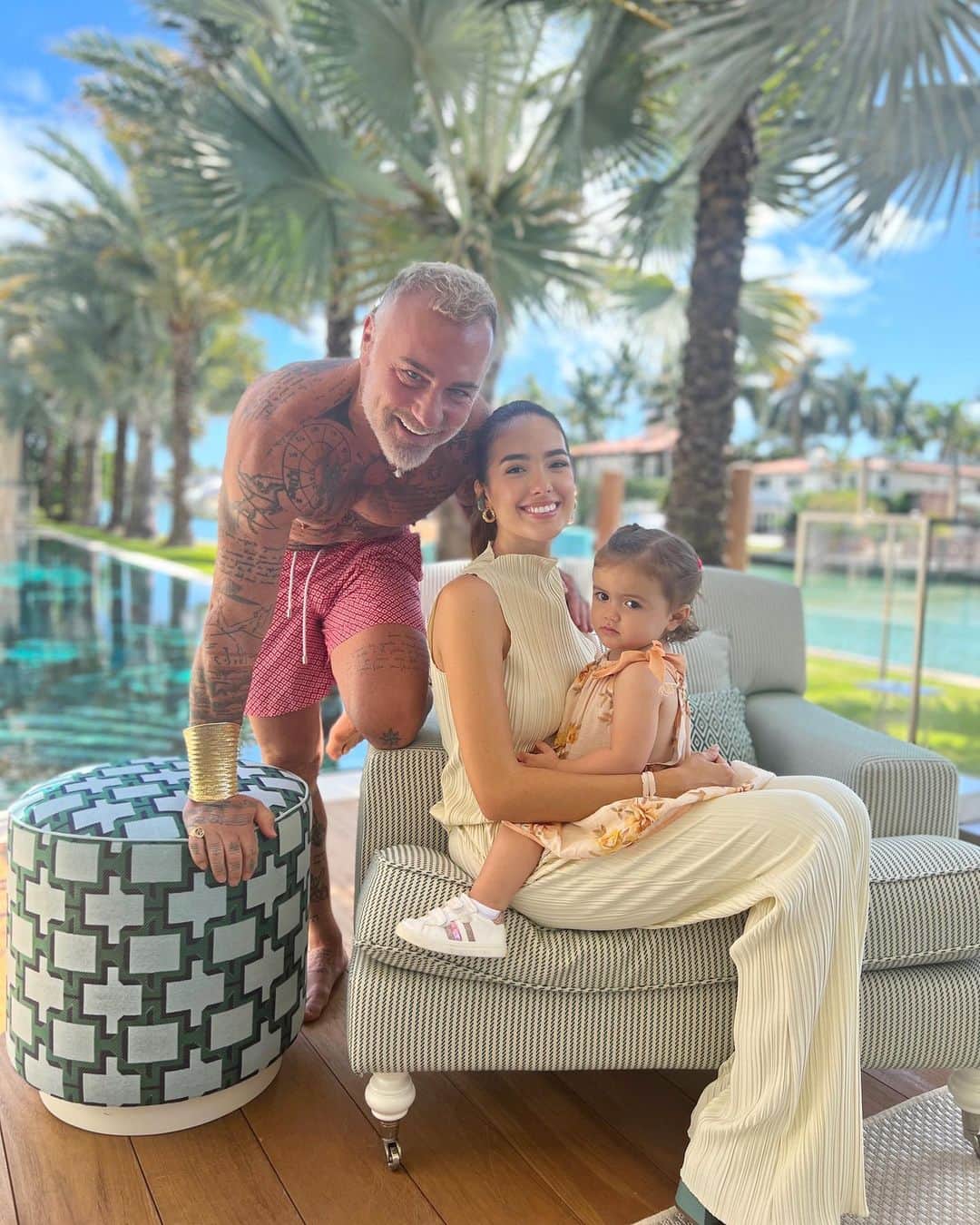 のインスタグラム：「We got everything when we have each-other❤️」