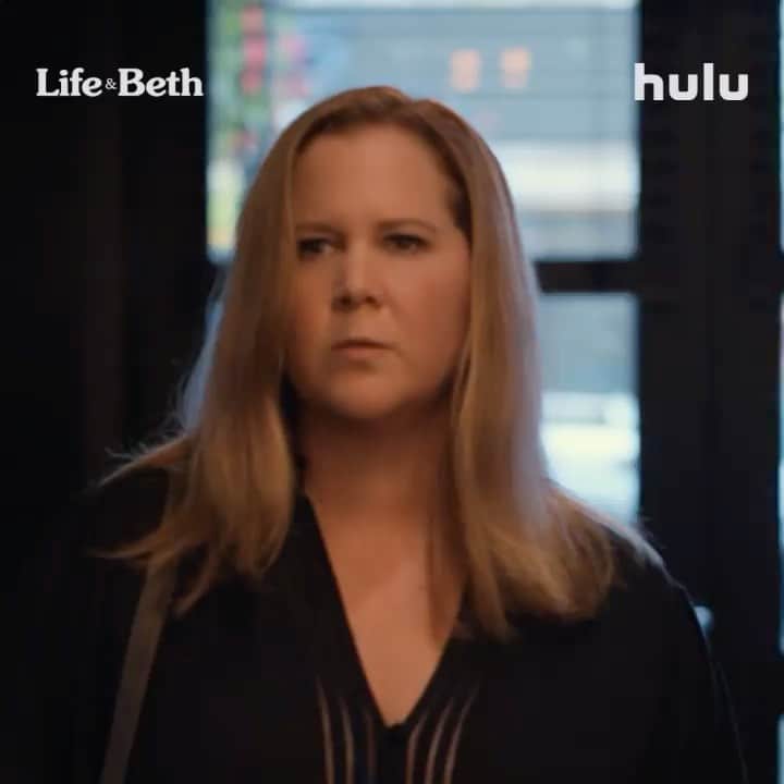 のインスタグラム：「This better be good because a while back @amyschumer told me she couldn’t come on my podcast as she was a little busy directing / writing / acting in her very own @hulu show . I can’t wait to binge watch the shit out of this . L💗VE all you do @amyschumer and am so excited for you .. and don’t worry I’ll get you on @theconversation one of these days .. 🥰」