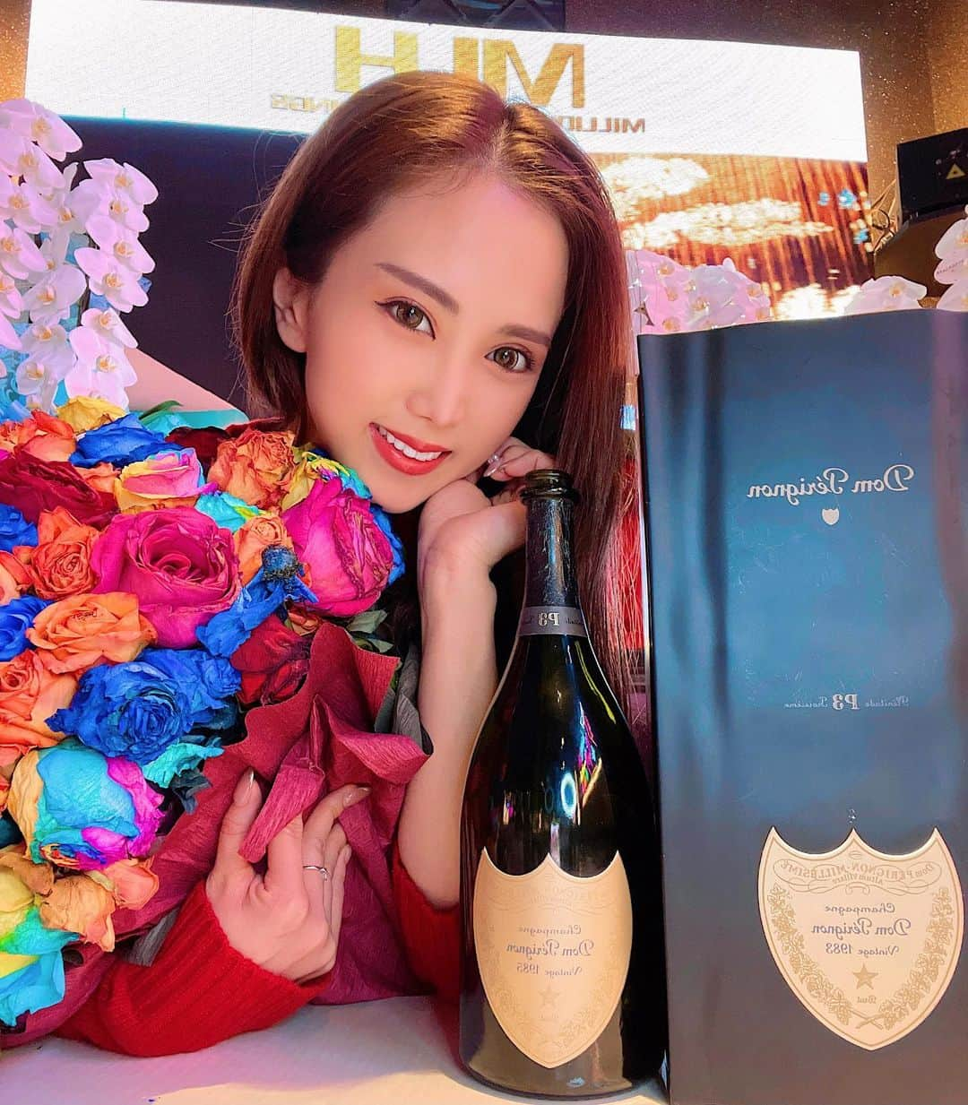 RIONAのインスタグラム：「.  ラベイ一撃12本からのアルマンドレッド諸々からの ラストオーダーでP3🍾300万円💸  イカれてやがる😆👍✨  限定一本だったから嬉し過ぎた🥰  #ドンペリ#ラベイ#ドンペリP3#総額1000万 #名古屋#名古屋名物#prettywoman#riona #Fainal#dress#christianlouboutin#make#hare」