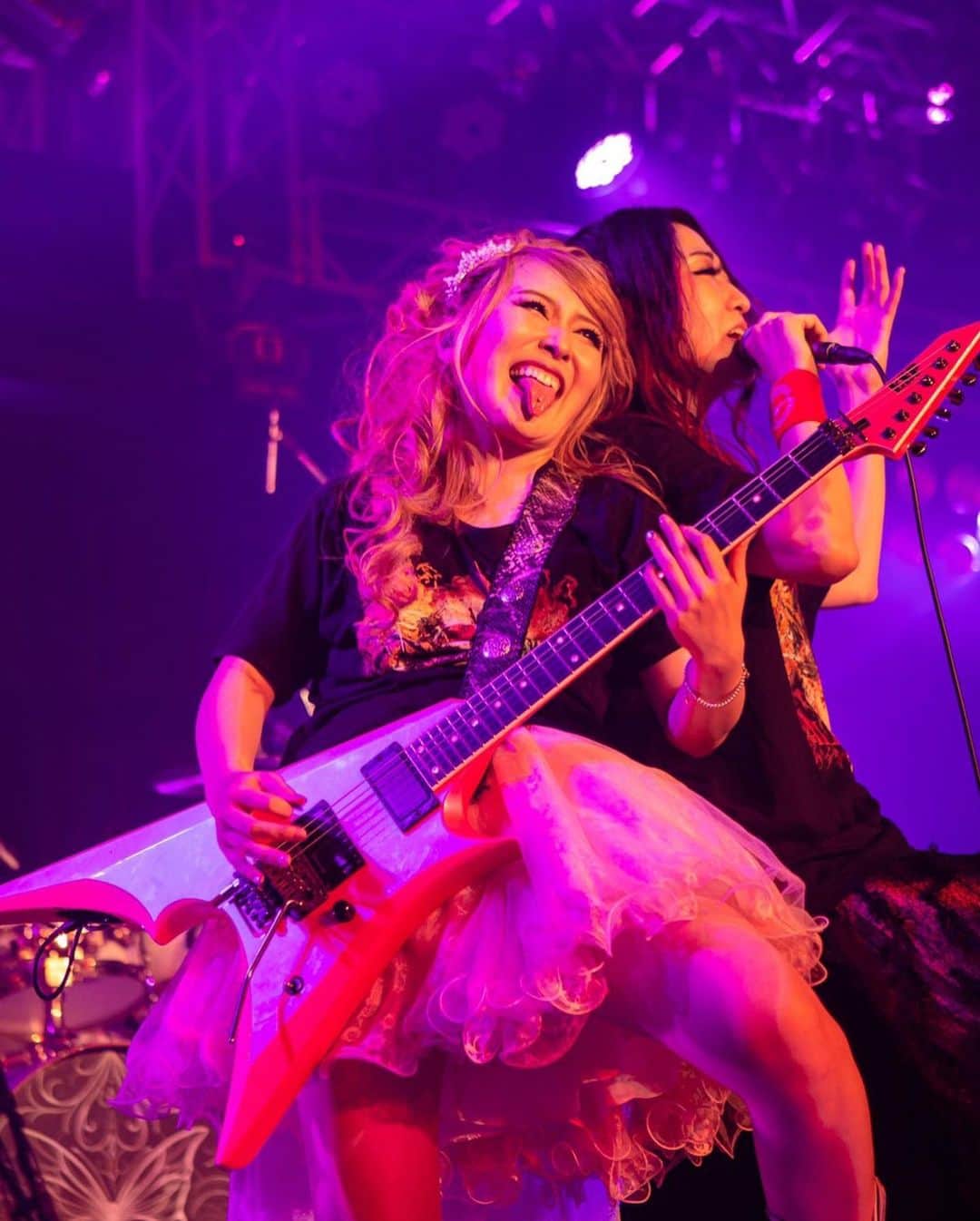 Marinaさんのインスタグラム写真 - (MarinaInstagram)「Happy Birthday Toki!!!🐥🎀💗🌹💕🌸  #Aldious #AldiousToki #femleguitarist #guitarist #guitar  #pink #chunpa」3月20日 9時56分 - aldiousmarina