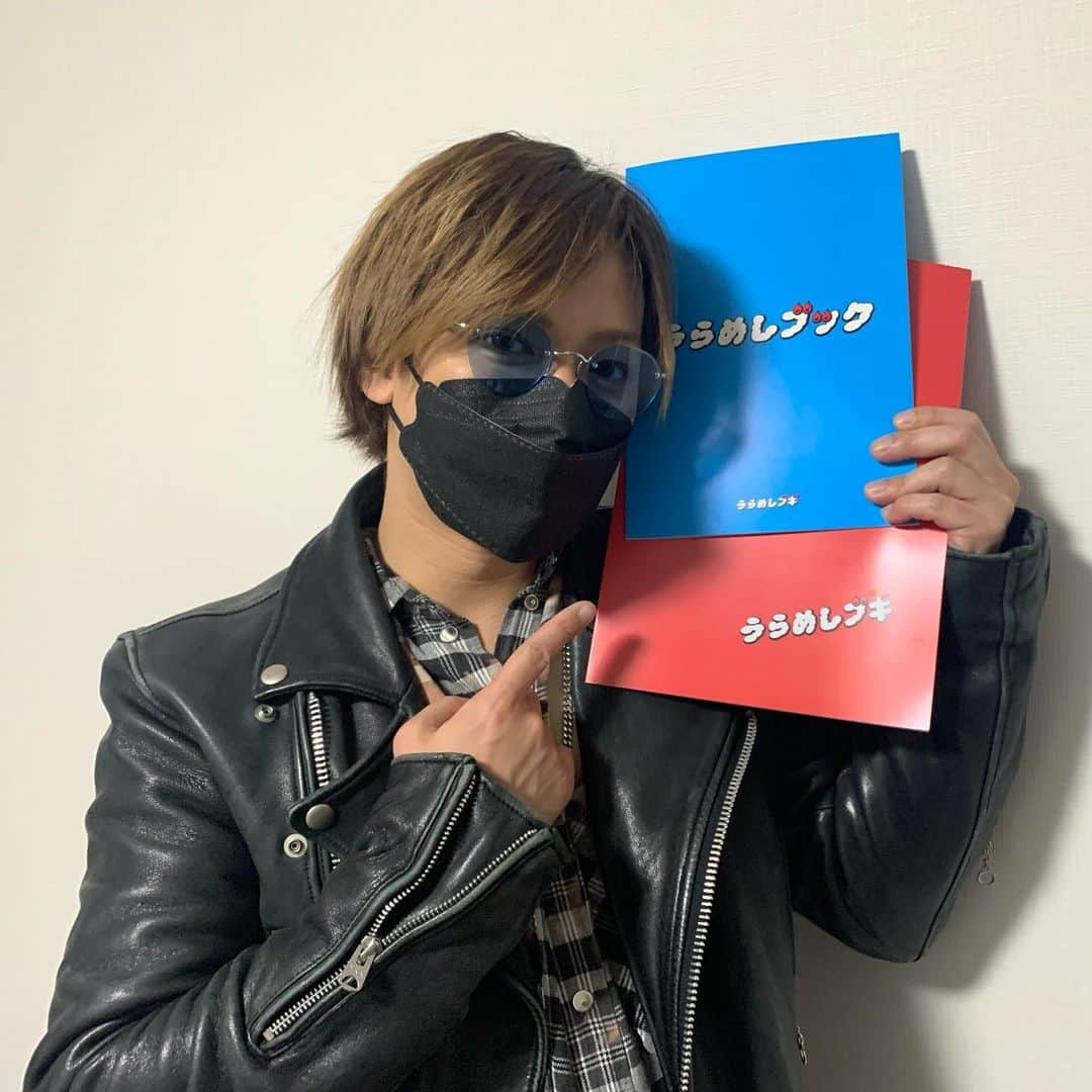 江田剛のインスタグラム：「本日！18時の回  『うらめしブギ』  アフタートークゲスト出演させて頂きました！✨ トーク前に舞台も観せて頂けて😍 やっぱり生のエンタメは最高でした！✨ トークで登壇させて頂いてからは 積もり積もった話など 話したい事がありすぎて 終わるまでの時間が秒で過ぎ去ってしまいました🥲笑 もっと喋りたかった〜！📣  次は出演者として是非参加したいなと思いました😊  米山さんはじめ キャストの皆様 スタッフの皆様 素晴らしい時間をありがとうございました😊💜  これから舞台を観劇される皆様！ 米さん節が炸裂しまくる 沢山笑えてホロリと泣けて 心暖まる素晴らしい作品なので 楽しみに劇場まで👍✨  #江田剛 #劇団ホチキス #うらめしブギ #エンターテイメント  #生 #エネルギー #力 #トーク #ゲスト」