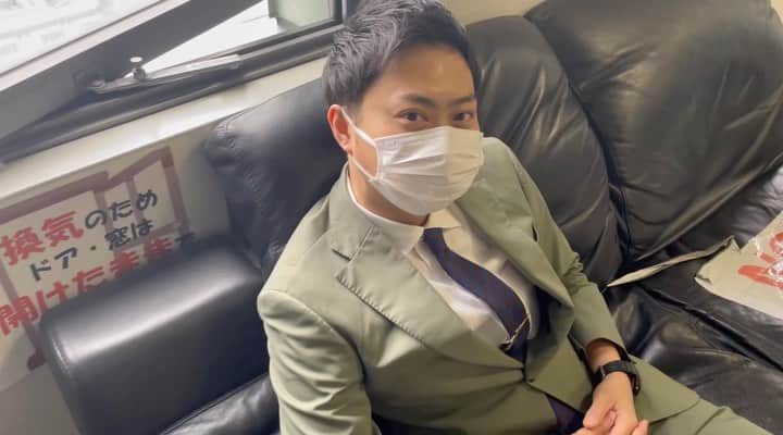 皆川勇気のインスタグラム：「来月はヘンダーソン子安さんのトークライブに呼んでいただきました😊  4月18日(月) 20:00開演 「おしゃべり子安~今夜はみながわと~」 @ 森ノ宮漫才劇場  今から全く話が噛み合わず、不安です😅」