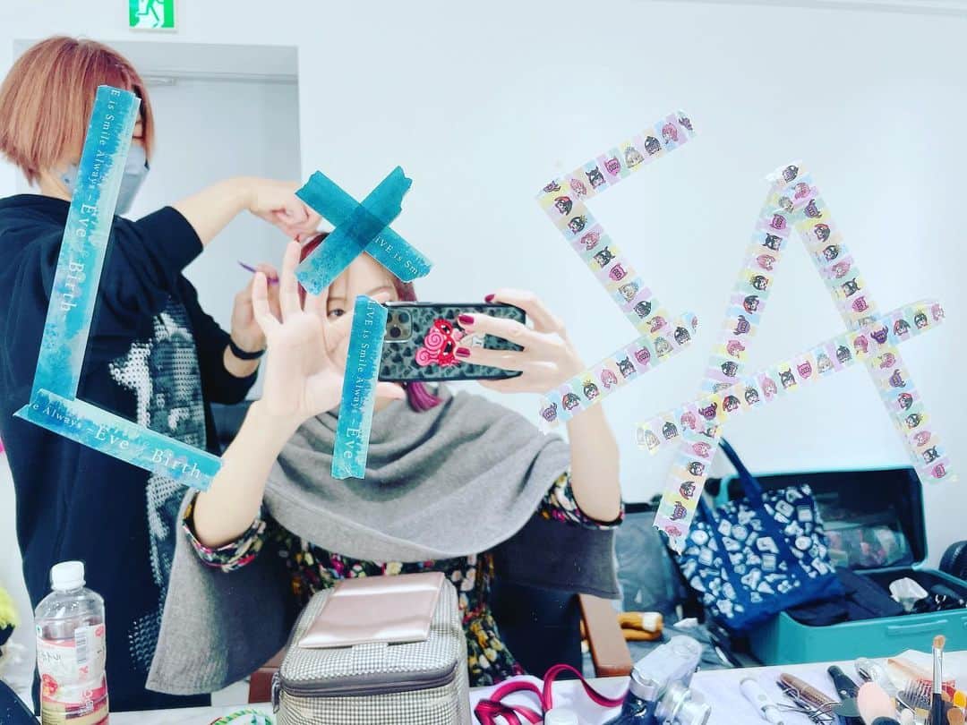 のインスタグラム：「かわ‥いーーー🥺💗💗💗 歌練習する時に歌詞マスキングテープで貼るからもめちゃめちゃ使うからうれしー🥺💗 #LiSAEB」