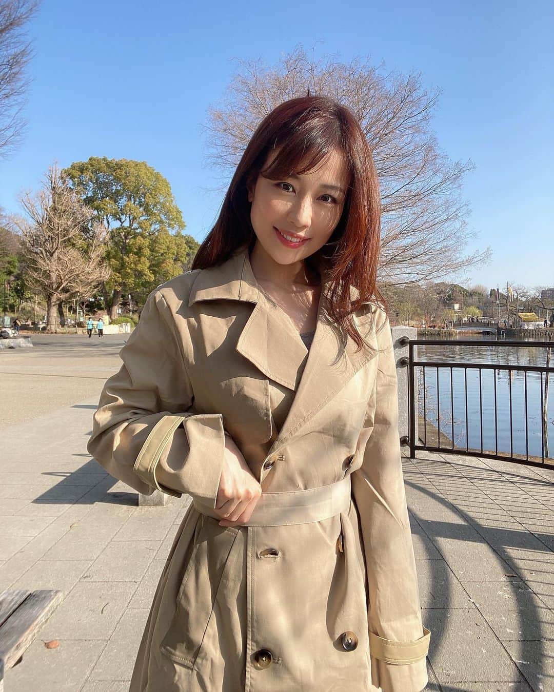 のインスタグラム：「お姉さん風コート🧥  まだ肌寒い日に重宝します✨  大人っぽい大きな襟とガーリーな襟と、同じベージュでも印象違う☺️  お花見にちょうどいいかも🌸  #spring  #springcoat  #springfashion  #springday  #SHEINspringsale #SHEIN #ootd  #ootdfashion  #トレンチコート  #スプリングコート  #アナウンサー  #アナウンサー衣装  #アナウンサーコーデ #衣装提供ブランド  #衣装提供」