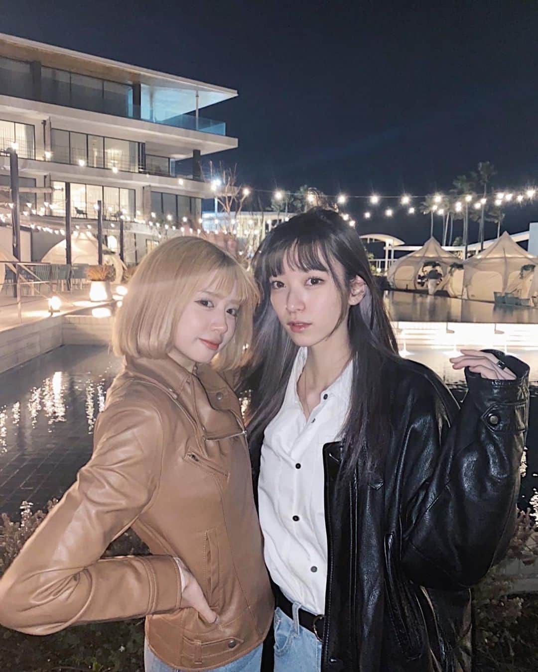 夏目璃乃のインスタグラム：「👯‍♀️´- ・ ・ @malibufarm_zushimarina めちゃくちゃ綺麗でいい場所だった𓂃🌿𓈒𓏸 ・ ・  #夏目璃乃 #rinonatsume  #新塘真理  #ドライブ  #逗子 #鎌倉 #葉山  #カフェ  #카페  #맛집  #셀카  #좋아요 #happy  #friends  #girl」