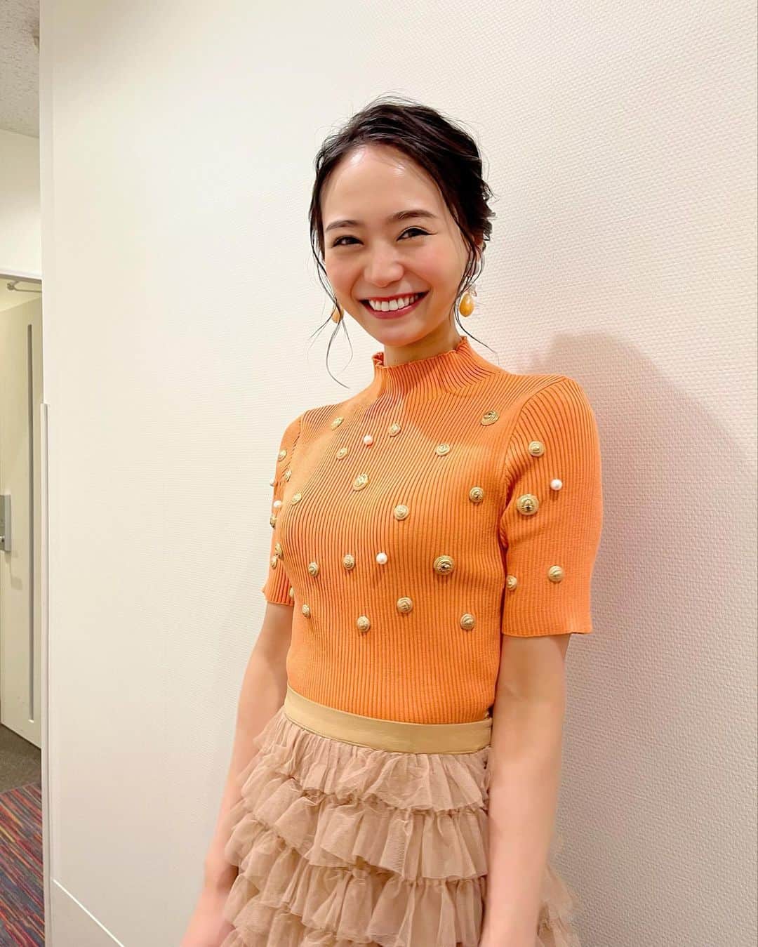 緑川静香のインスタグラム：「【お知らせ】 ⁡ 3月23日(水)23:59〜日テレ系全国 『それって⁉︎実際どうなの課』 ⁡ 出演させて頂きます❤️❤️❤️ ⁡ もちろん！ 【スマホ１つで家の不用品を全部売ったら、いくらになるのか？】 今回も売ってきました💪 ⁡ 今回は未開封の不用品が大量に眠るご自宅へ。 懐かしいものがたくさん出てきました☺️ ⁡ さていくらになったのか…！？ お楽しみにぃ💕 ⁡ 今回も 23:40〜放送前インスタライブ 23:59〜放送中副音声生配信ラジオトーク しますっ❣️ ⁡ ラジオトークアプリをダウンロードして参加してねー✨✨✨ 裏話はもちろんたくさんお話しましょー🥰 ⁡ #それって実際どうなの課 #フリマアプリ #オークション #ピンクつなぎ  #衣装は関係ありません笑 #2分59秒 の時の衣装 #可愛いから載せちゃう #観られなかった方はAbemaで見逃しで観られるのでぜひ観てねん #久々がっつりビンボー話しました #ということで水曜日はどうなの課でお逢いしましょう❤️」