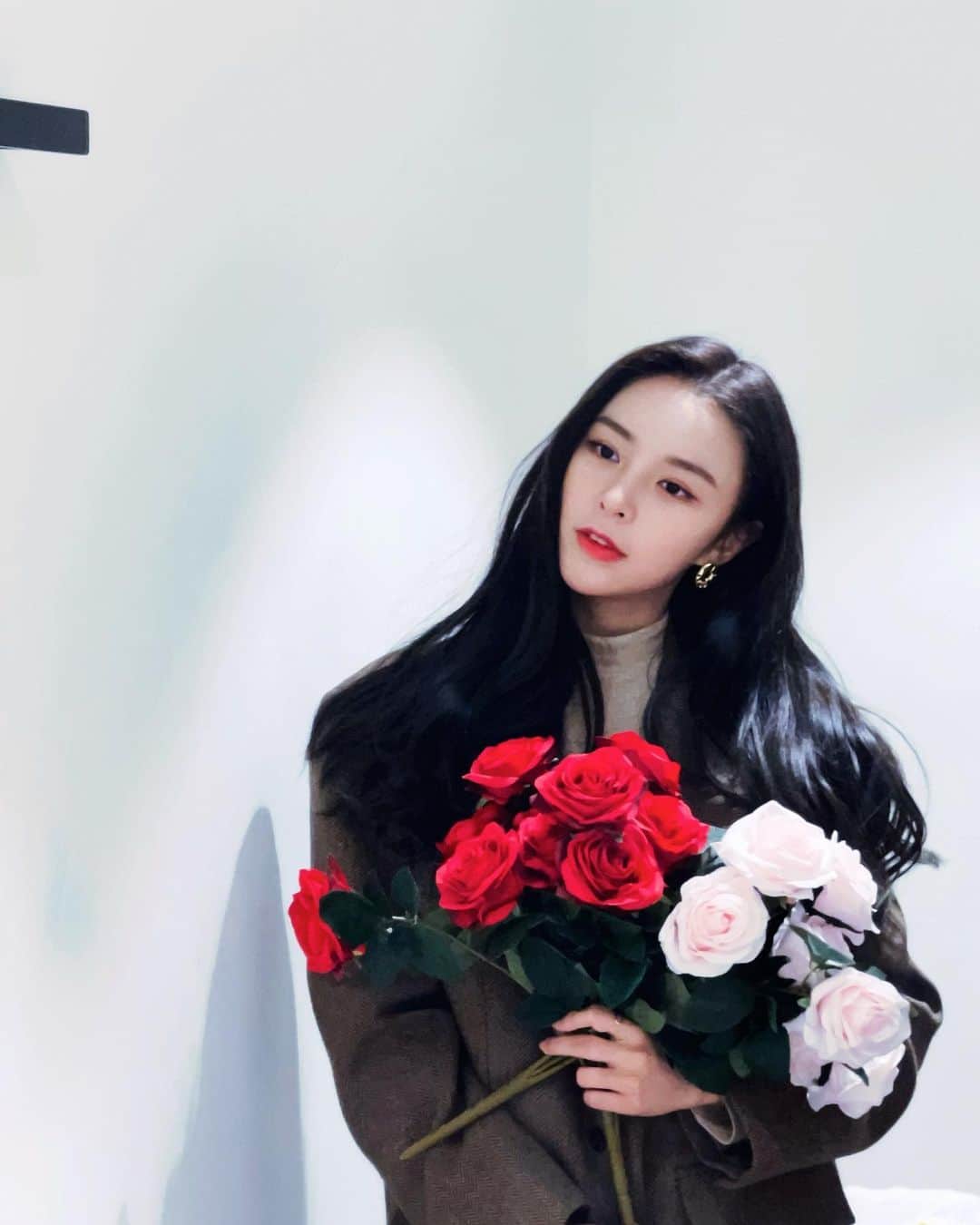 エルキーのインスタグラム：「🌹🥀」