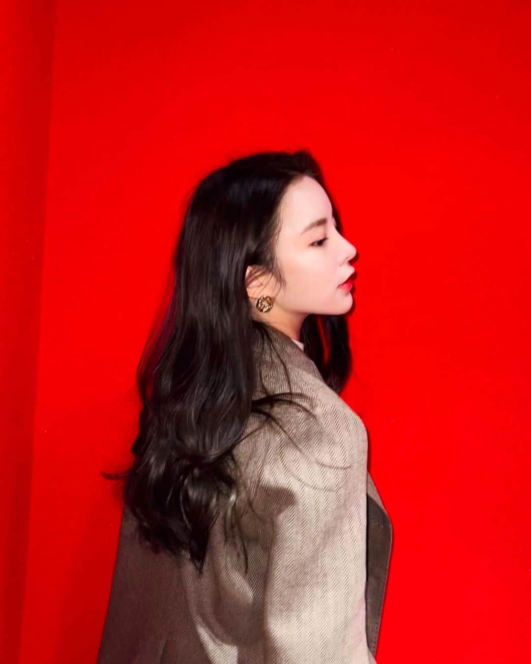 エルキーのインスタグラム：「🌹💄🍒🍷❤️」