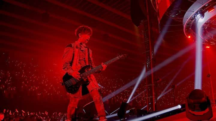 L'Arc-en-Ciel【公式】のインスタグラム：「30th L’Anniversary LIVE 結成30周年を締めくくる、最高のフィナーレ！ 東京ドーム2Days公演開催！！  現在、FC追加チケット受付中！  ■受付期間　 3/18(金)〜3/22(火)17:00  詳細はこちら>>LE-CIEL.com/live-30th/  #30thLAnniversaryLIVE #ラニバ」