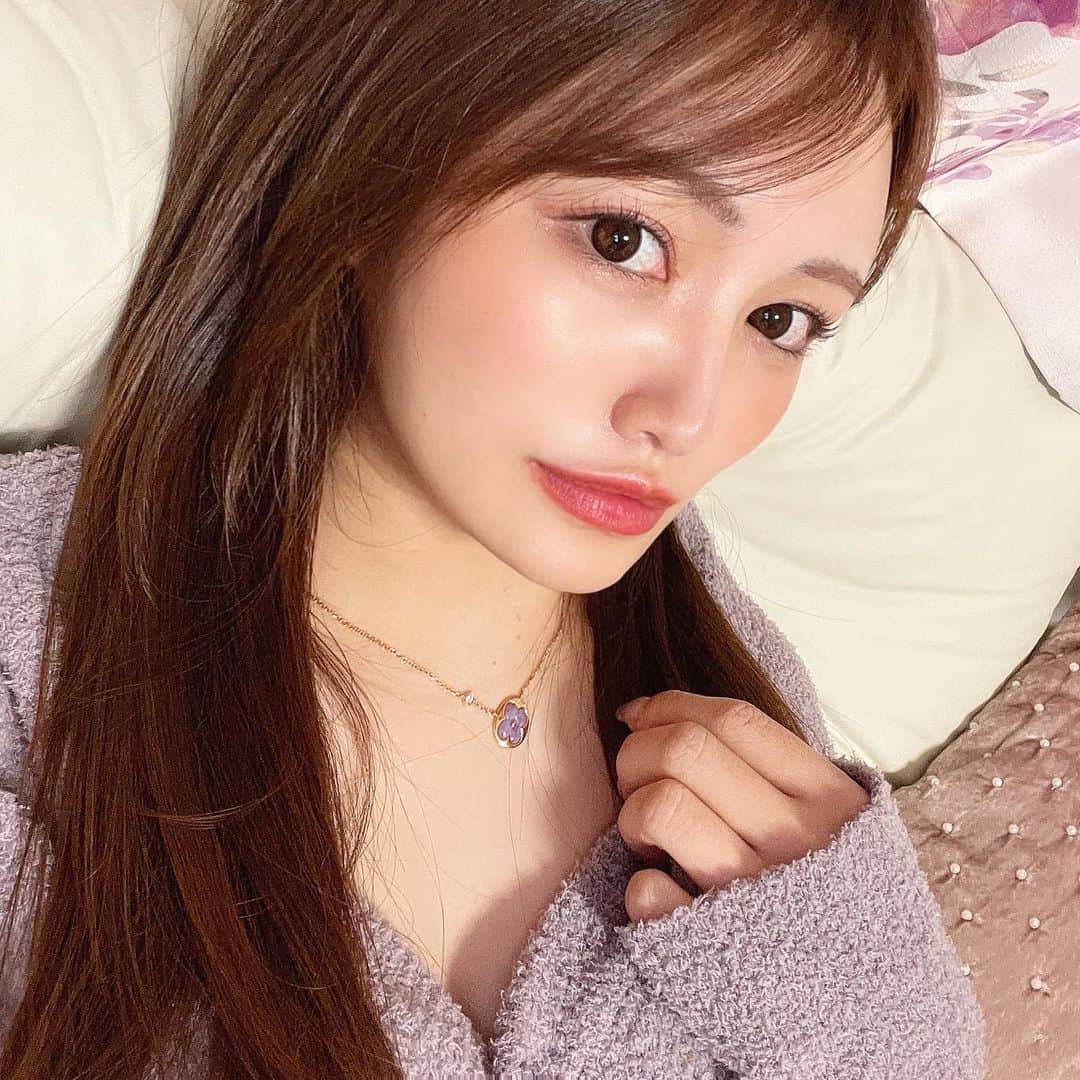 餃子のりさちゃんのインスタグラム：「何書こうかなーって考えたけど 今頭の中に 「あーカーテンの長さ何回みても足りねぇな」って感情しかなくて カーテンのことしか頭にない ちなみにこの家住み始めて4ヶ月 いい加減カーテン買おう。  同じのあるかなこれ気に入ってるねんなぁ   #カーテン  おすすめのカーテン DMで送ってください。  #ジム女子 #サロンモデル#サロモ募集#ヘアアレンジ#フリーモデル#インフルエンサー#韓国コーデ#ジムウェア#韓国メイク#韓国ヘア#いいねした人全員フォローする #田中みな実 #ダイエット#筋トレ女子 #筋トレ#キャバ嬢 #自撮り界隈 #ビジョビ#モデルプレス#チャイボーグ#あざといは正義#あざとかわいい#キャバ嬢#ヨシンモリ#いいね返し#骨スト#イエベ#イエべ秋」