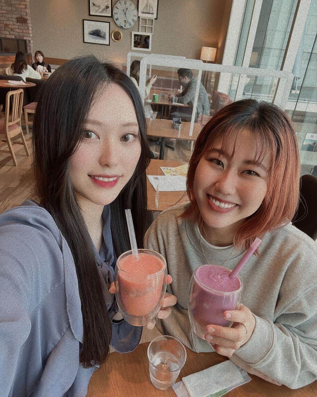 藤村玲衣のインスタグラム：「この間の写真✨ 最初の写真は博多駅のカフェ！  次の写真からはランチでいったオシャレなお店！ めちゃくちゃ美味しかった！ らぶ♡♡♡  #福岡 #japan」