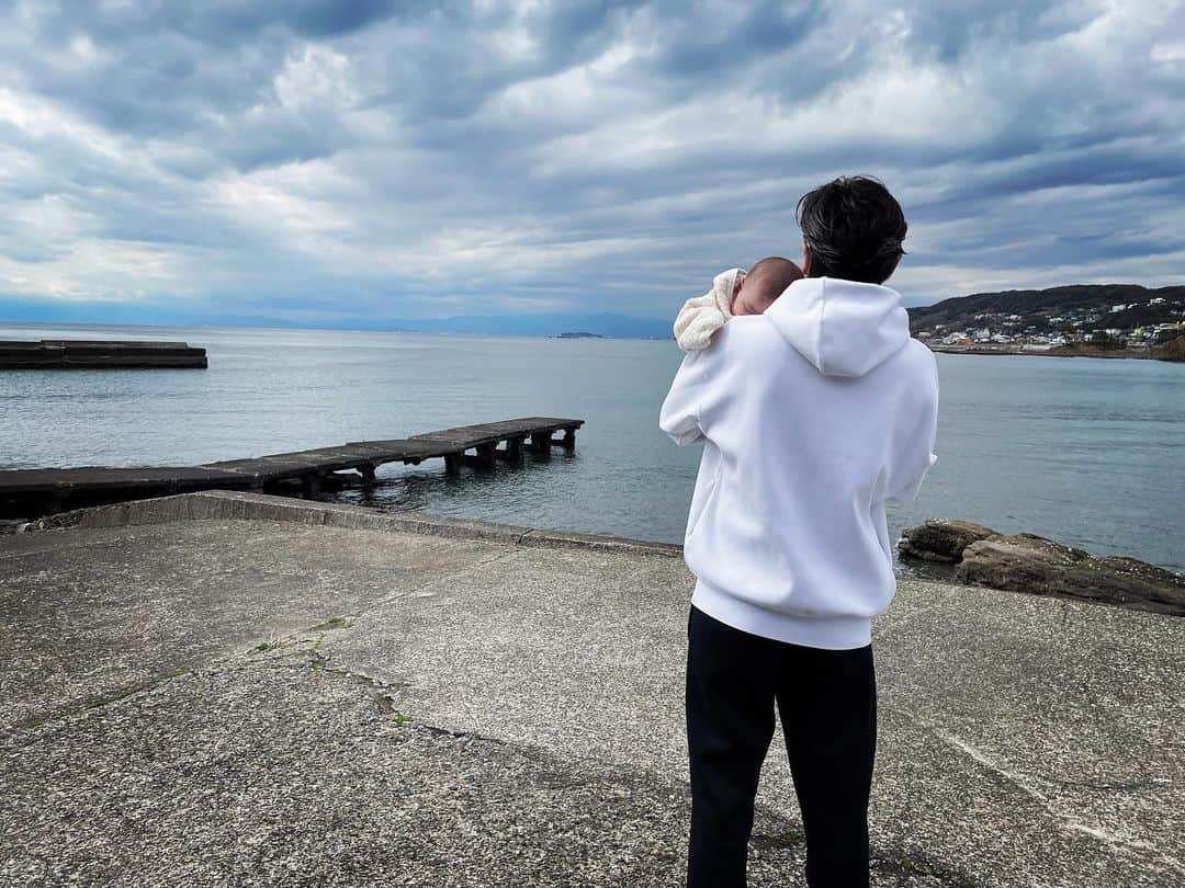 加藤章太郎さんのインスタグラム写真 - (加藤章太郎Instagram)「娘を連れて初めての海 しかし、終始爆睡👶 #mydaughter」3月20日 20時20分 - __shotaro__