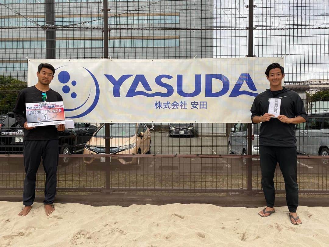 庄司憲右のインスタグラム：「優勝！  応援ありがとうございました。  #ビーチバレーボール #プレシーズンマッチ #愛媛県競技力向上対策本部 #湘南ベルマーレ #包帯パンツ #グリコパワープロダクション #hiroginza #hiroginzabarbershop横浜店 #beachvolleyball」