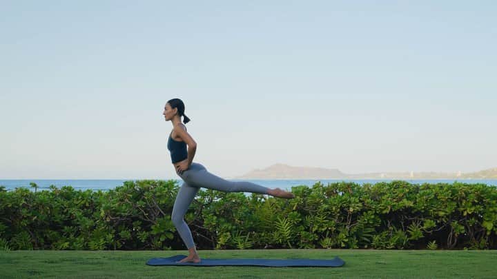 長谷川潤のインスタグラム：「Welcome to Glenwood “Mindful Movement Pilates Series!”  I’m excitement to share our final  collaboration with @wainaniwellnesscenter sponsored by @lululemonjp   Founder Wainani Arnold and I together create a 3-part Pilates series to accommodate our different physical/emotional needs:  •Nourish •Awaken •Energize  The last episode of the series is called Energize. This practice invites you to challenge yourself, and build a strong core both physically, mentally, and emotionally.   Watch the full video on youtube✨  I hope you enjoy it as much as we did creating it💛✨  Special thanks to: •Sponsor @lululemonjp  •Pilates Instructor  @wainaniwellnesscenter  •Translator @moveandexpress •Video/Edit @wegofilm」