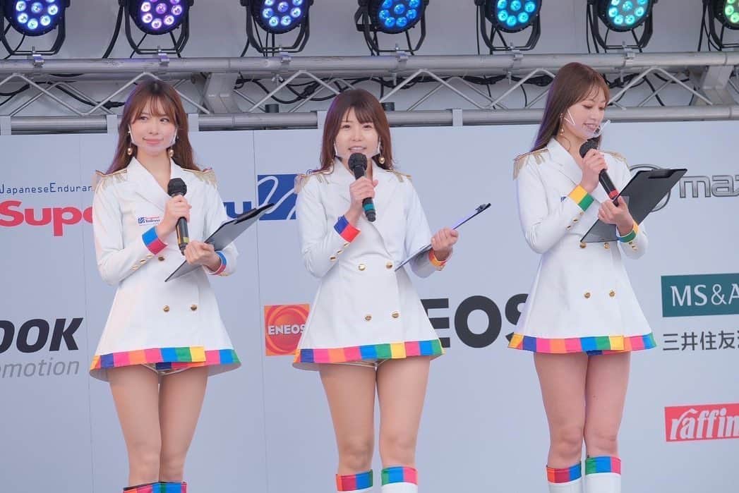 のインスタグラム：「スーパー耐久開幕戦@鈴鹿サーキット 予選&決勝を終えました！  ななみん あびるん 松田蘭はスーパー耐久イメージガール SDGsアンバサダー『Swish』という新たなユニットとして活動が開始しました🌈  SDGsとは持続可能な開発目標です✨  世界中で今注目されている取り組みなのですが、スーパー耐久もSDGsの17個の取り組みのうち、3つの目標に積極的に取り組んでいるんです！  【7】エネルギーをみんなにそしてクリーンに 【12】つくる責任つかう責任 【14】海の豊かさを守ろう  Swishはその活動を伝えていくためのお手伝いをさせていただくために結成されました✨  ステージではより詳しく伝えるためにSwishステージとして時間を用意していただきました！  わたしたちも初めての試みということもあって 実は予選日は自分たちでも納得のいかないステージになってしまいました🥺  このままではいけない！と そのステージが終わってからすぐにたくさん反省して、たくさん練習しました！  次の日の決勝にもステージがあったのでそれまでの短い時間でしたが 決勝日では昨日よりも少しだけ上手く伝えることができたかな？✨  今日はステージ上からもみんなが、うんうんと聞いてくれている姿が見えて 終わった瞬間ほっっとしました！！  このステージはSwishにとってSDGsをみんなに伝えるための大切な時間だからです！  次戦ではもっとレベルアップして もっと理解が深まってもらえるように たくさん勉強して頑張ります✊🏻✨  そしてもうひとつ 今回はフレッシュエンジェルズの4人の先輩達がライブで盛り上げてくださいました😳  ステージの側でその姿を見ていました  最初から最後までフレエンちゃんたちのライブを見るのは初めてでしたが、 スーパー耐久のレースクイーンを初めてした時にエンディングにフレエンちゃんの曲がかかっていたのが凄く印象的で、その時に聞いた曲を今回こんなに近くで見ることができるとは思っていなくて、、！  本当にキラキラしていて、 Swishでこんなライブを実現できる一員として活動できたらなんて幸せなんだろうという気持ちと かおりんさんと沢山の先輩達がこれまで作ってくれたアイドル活動をここで終わらせるわけにはいかない！という気持ちなど…  色んな気持ちが一気に込み上げてきました！！  だからみなさまにお願いです！ Swishがスーパー耐久を盛り上げるために、歌って踊る活動を繋いでいくために、今毎日呼びかけているクラウドファンディングにどうか協力してほしいです！  これまでレースクイーンをしてきて毎回レースが終わるとたくさんの学びがあります  今回の開幕戦では新たなSwish活動の駆け出しということもあって、今の自分ではいけない！もっともっと成長しないと！もっと頑張りたい！という気持ちがとても大きかったです🔥✨  これからもたくさん頑張っていくので スーパー耐久の応援とSwishの活動も応援を よろしくお願いします！  #S耐 #スーパー耐久 #モータースポーツ #motorsports  #開幕戦 #Swish #イメージガール #SDGs #ステージ #サーキット #鈴鹿サーキット #suzukacircuit  #circuit  #クラウドファンディング #レースクイーン #racequeen  #rq #松田蘭」