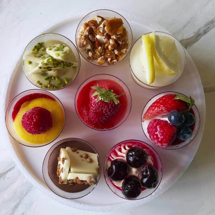 のインスタグラム：「Bentornata primavera! 🌸 Nuova frutta di stagione e tanti prodotti dedicati a questo bel periodo dell'anno ti aspettano in gelateria.  🌸🍓🌸🍓  Vieni a trovarci!   #gelateriamarghera」