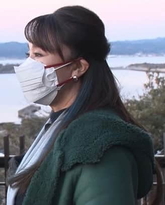 浅野ゆう子のインスタグラム：「穏やかな…  連休をお過ごしになられましたでしょうか？  明日 22日 火曜日 18時54分からBSテレ東にて  ひとり語り気まま旅 【浅野ゆう子・竹中直人のぶらり旅】  https://www.tv-tokyo.co.jp/broad_bstvtokyo/program/detail/202203/26603_202203221854.html  が、放送になります。  明日からまん延防止等重点措置も解除となります…  引き続き感染拡大の防止に注意をはらいながら…  春休みにおすすめの旅のご紹介をさせていただいております。  竹中さんと私はそれぞれ一人で違う場所を旅して参りました。  私は早春の南房総の旅を…  竹中さんは鎌倉の旅を…  ご紹介させていただきます。 楽しかった〜　^_^  ちなみに… 私の旅は18時54分からスタートします〜！  ぜひ　^_^ ご覧になって下さいませね。  #bsテレ東 #ひとり旅 #気ままに #旅 #旅行 #春休み #竹中直人 さん #そして #私 #浅野ゆう子 #見てね」