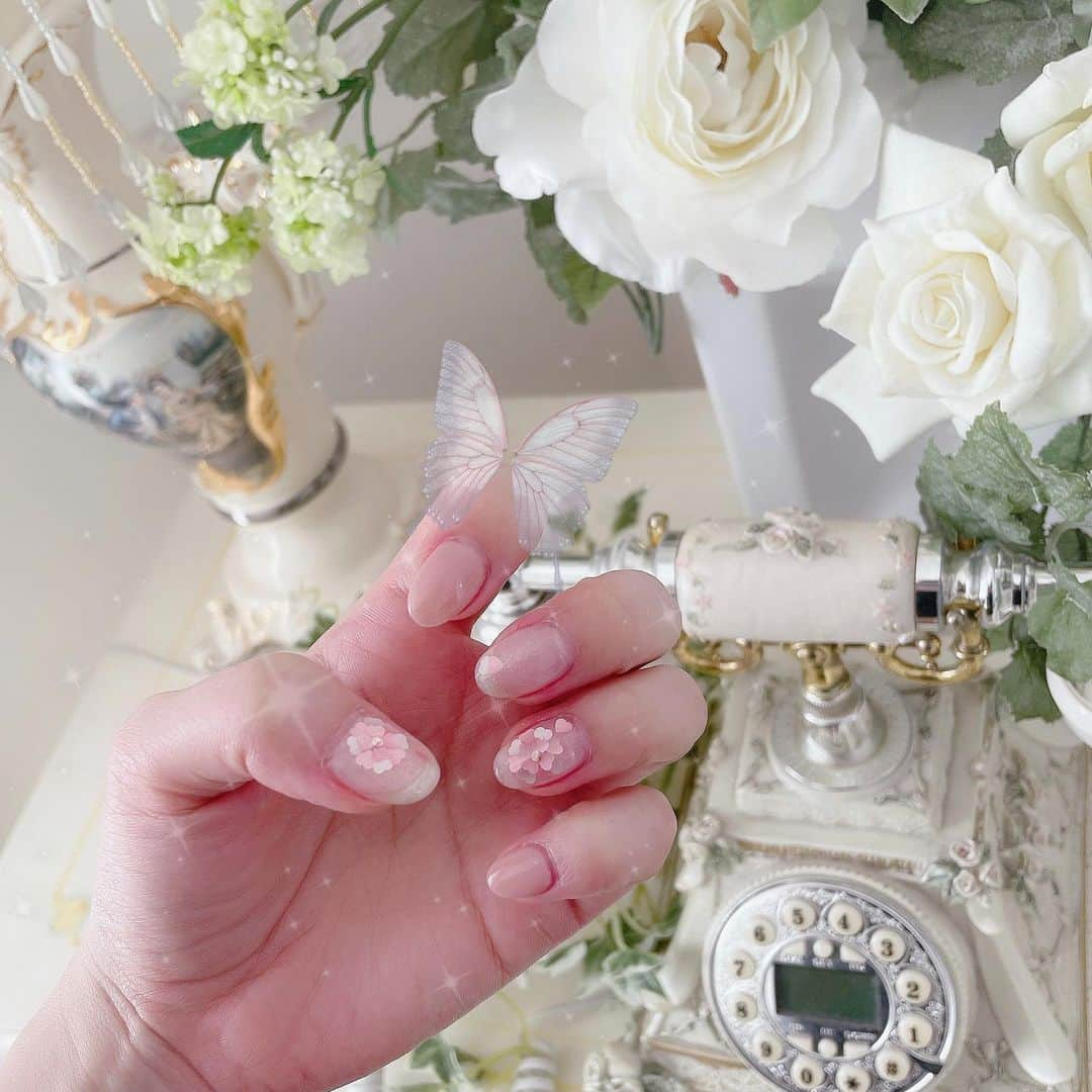 夢咲りおなさんのインスタグラム写真 - (夢咲りおなInstagram)「#nail #お花ネイル」3月21日 16時14分 - yumerio0906